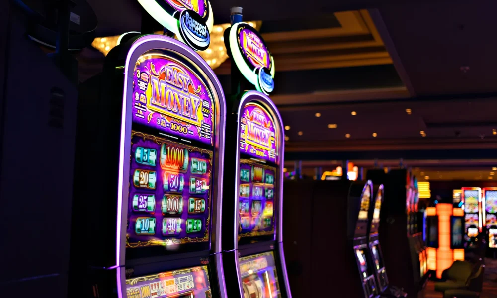 How to understand the role of jackpot size in slot game payouts?